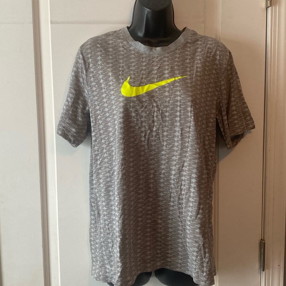 Men’s Nike t-shirt